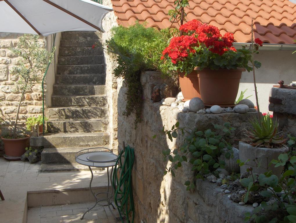 Guest House Lucijo Vrboska Exterior foto
