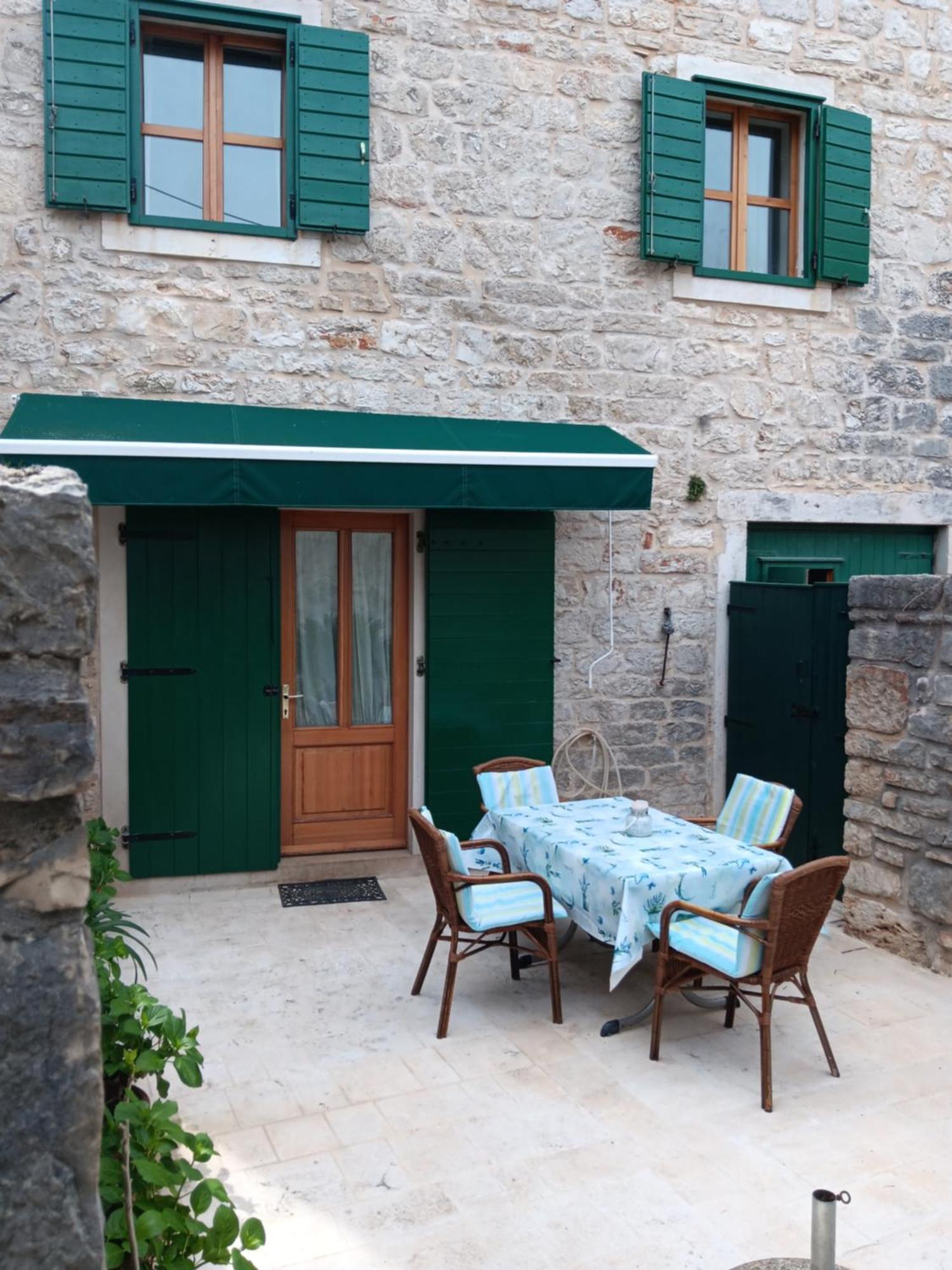 Guest House Lucijo Vrboska Quarto foto