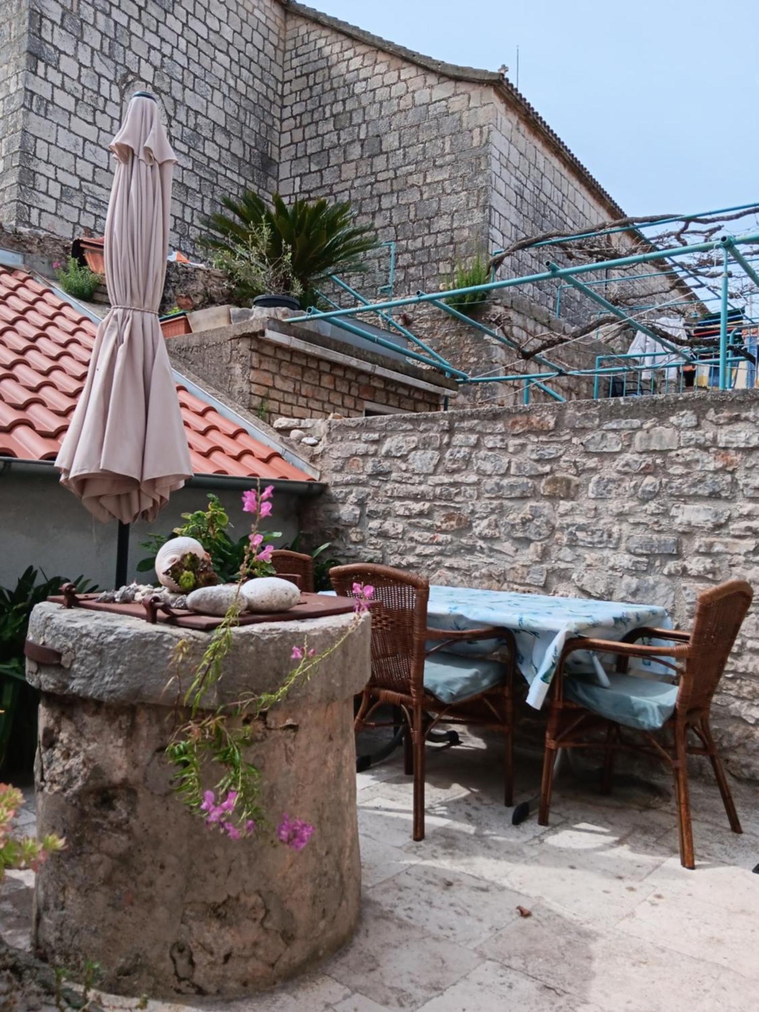 Guest House Lucijo Vrboska Quarto foto