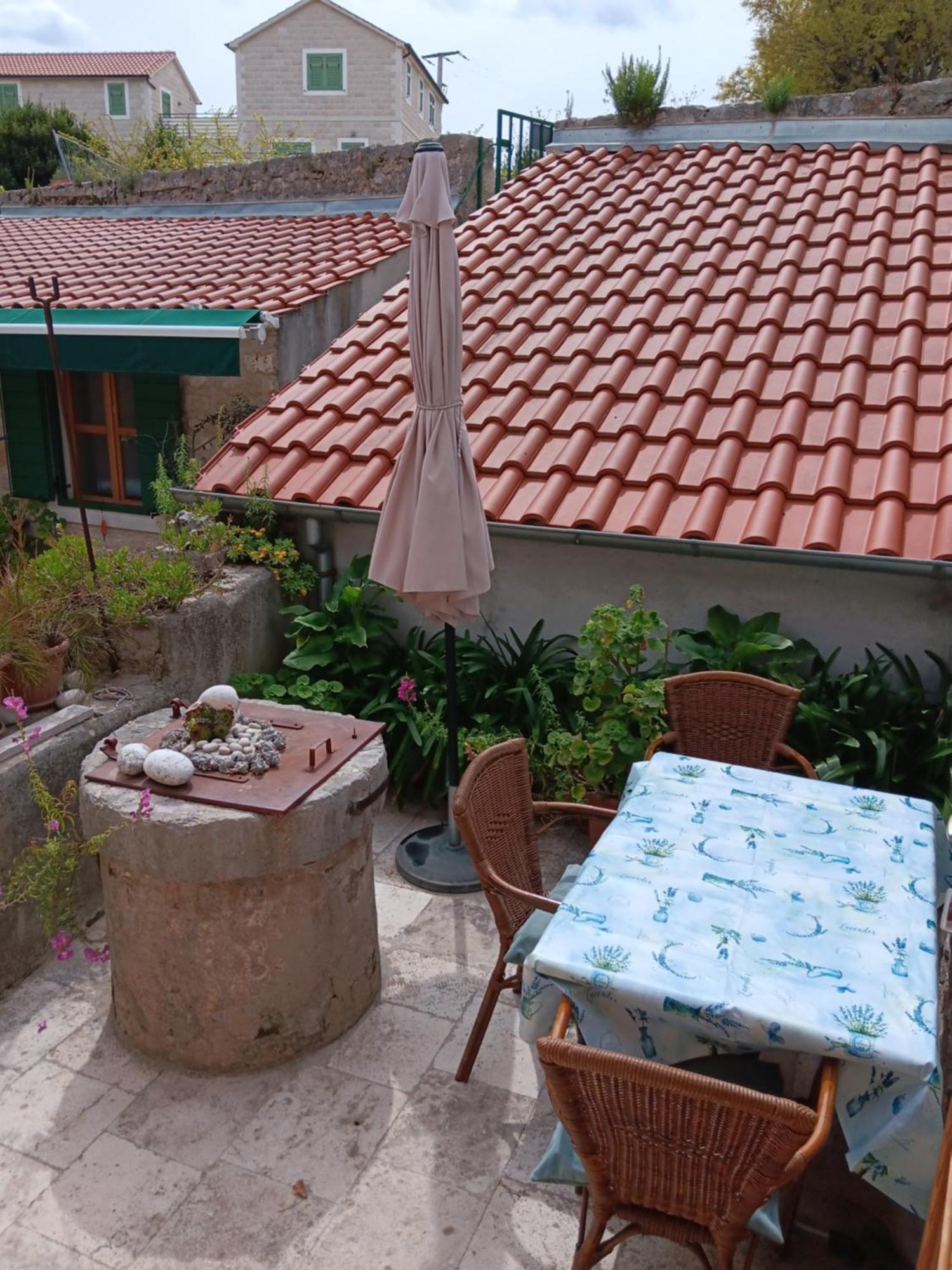 Guest House Lucijo Vrboska Quarto foto
